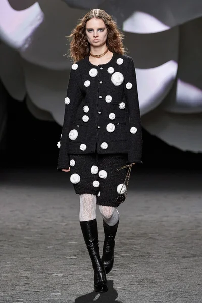 Look 10